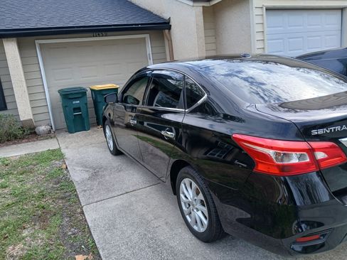 Used 2018 Nissan Sentra SV image 2