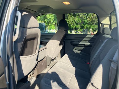 Used 2007 Chevrolet Silverado 2500 LT w/ 1LT Convenience Package AWD/4WD image 9