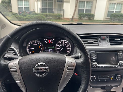 Used 2015 Nissan Sentra SV image 9