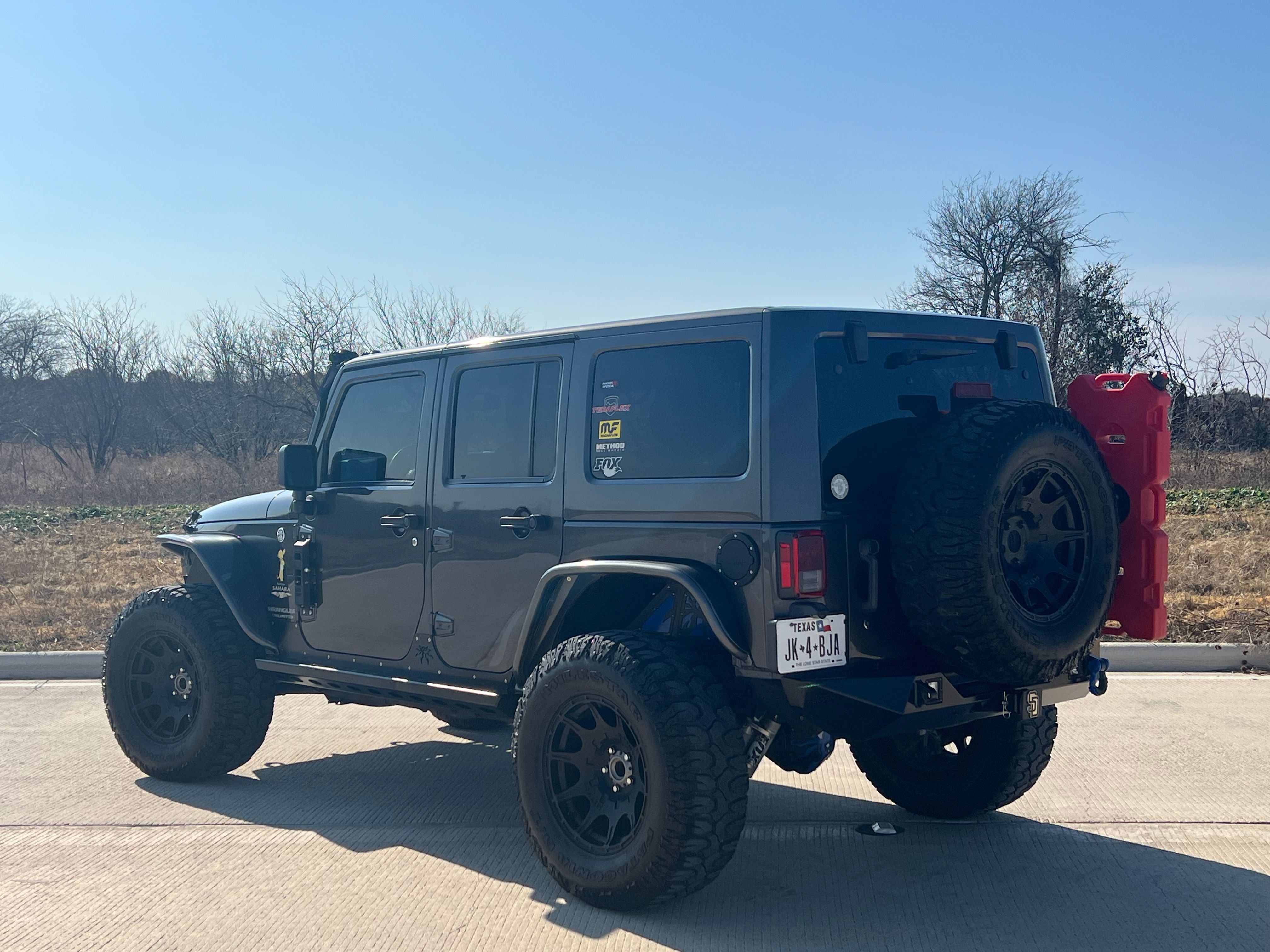Used 2014 Jeep Wrangler Unlimited Sahara w/ Max Tow Package AWD/4WD image 2