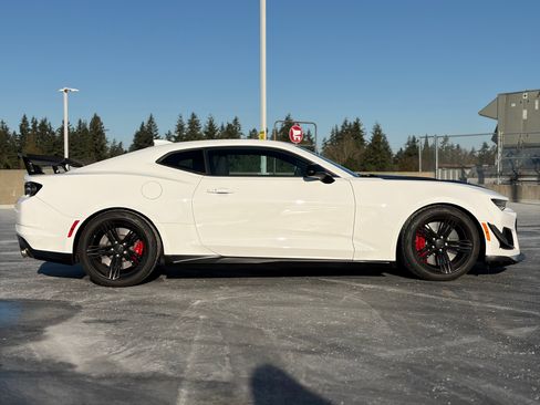 Used 2019 Chevrolet Camaro ZL1 image 8