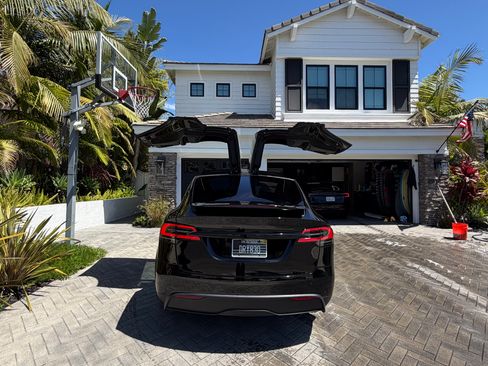 Used 2022 Tesla Model X image 13