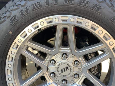 Used 2011 Chevrolet Avalanche LTZ image 18