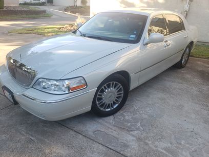 Used 2006 Lincoln Town Car Signature Limited