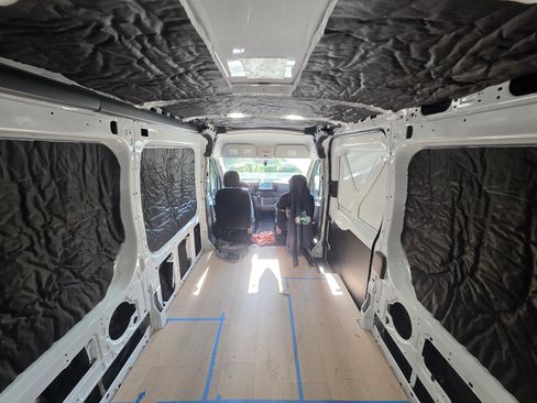 Used 2025 Ford Transit 250 148 Medium Roof Extended AWD image 5