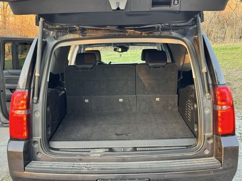 Used 2017 Chevrolet Suburban LT image 26