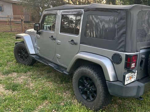 Used 2013 Jeep Wrangler Unlimited Sport image 4