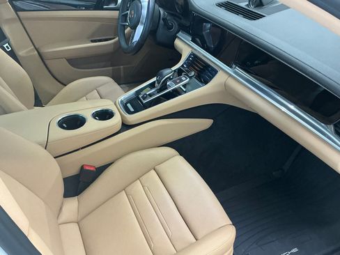 Used 2019 Porsche Panamera 4 image 4