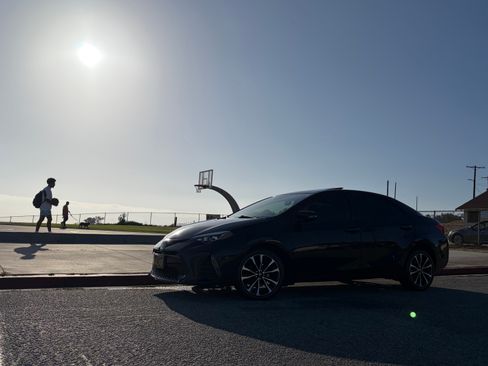 Used 2019 Toyota Corolla SE w/ SE Premium Package FWD image 16