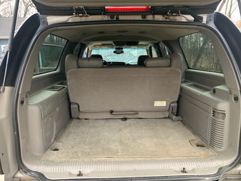 Used 2005 Chevrolet Suburban Z71 w/ Preferred Equipment Group image 14