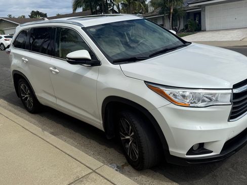 Used 2016 Toyota Highlander XLE AWD/4WD image 1