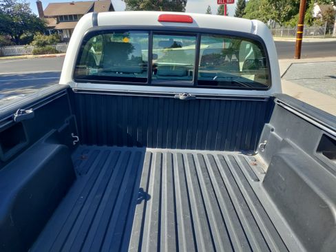 Used 2012 Toyota Tacoma 2WD Regular Cab image 8