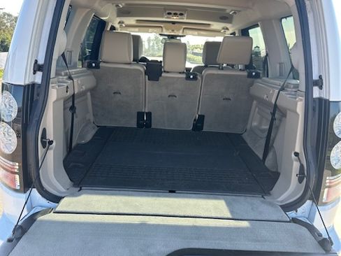 Used 2016 Land Rover LR4 HSE Silver Edition image 9