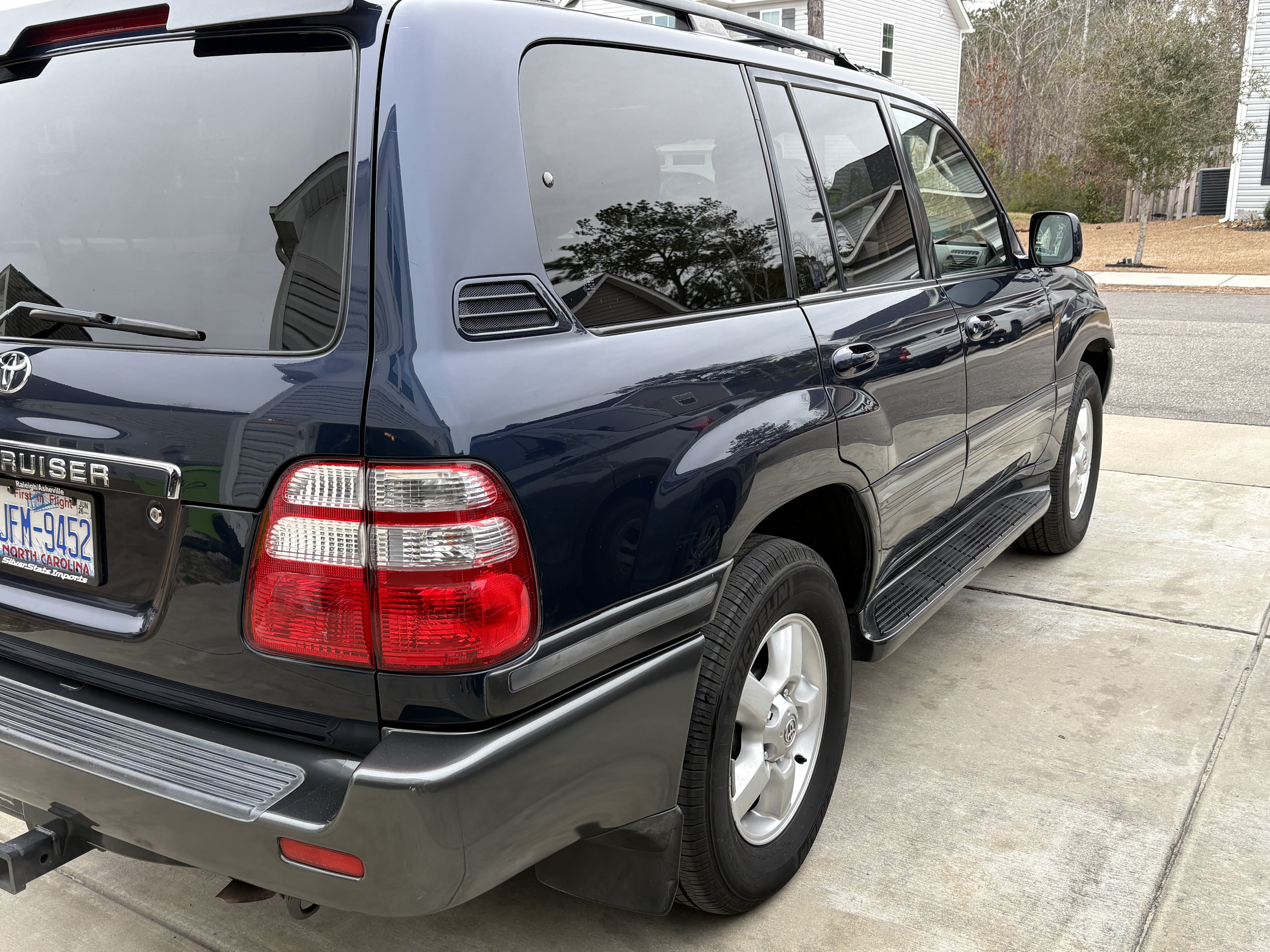 Used 2005 Toyota Land Cruiser w/ Convenience Pkg AWD/4WD image 6