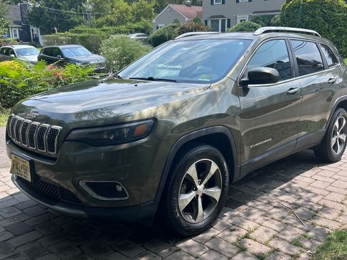 Used 2019 Jeep Cherokee Limited AWD/4WD image 1