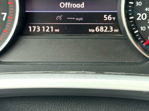 Used 2012 Volkswagen Touareg VR6 image 13