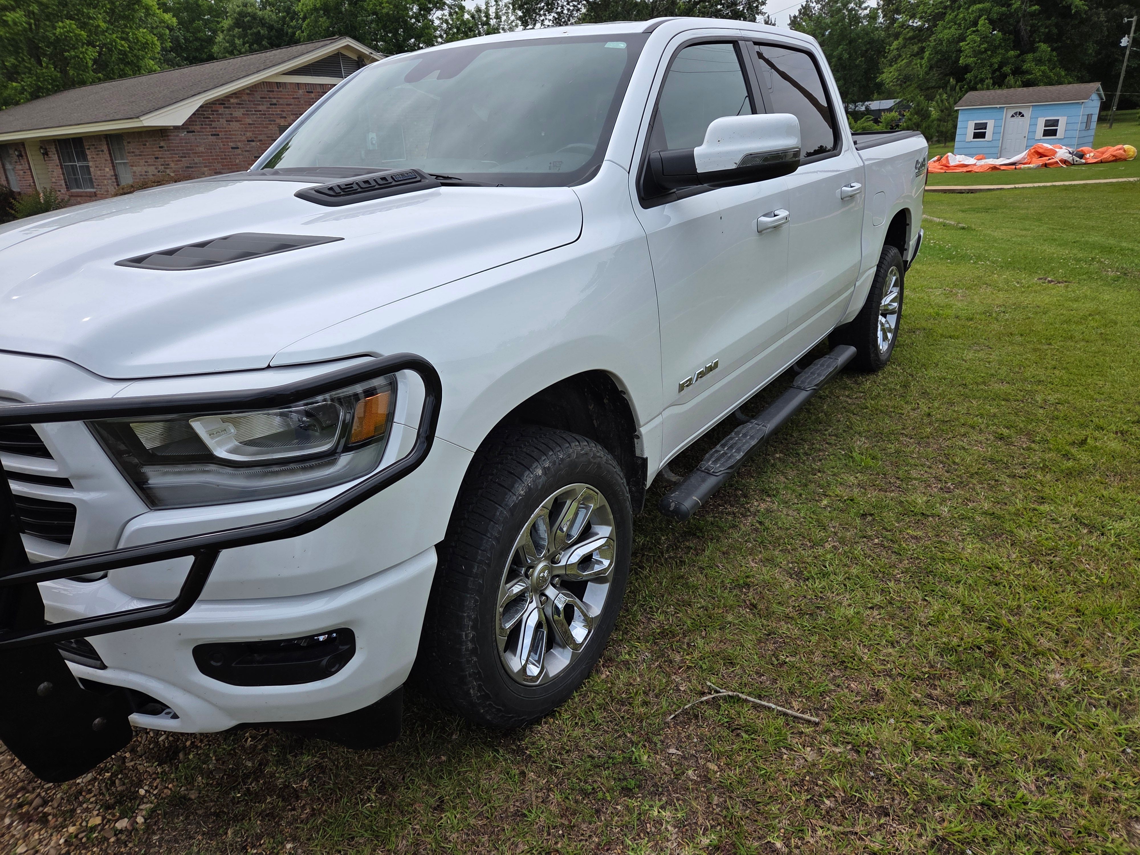 Used 2023 RAM 1500 Laramie AWD/4WD image 2