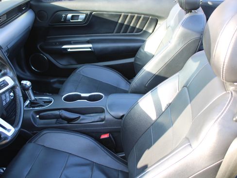 Used 2020 Ford Mustang Premium image 5