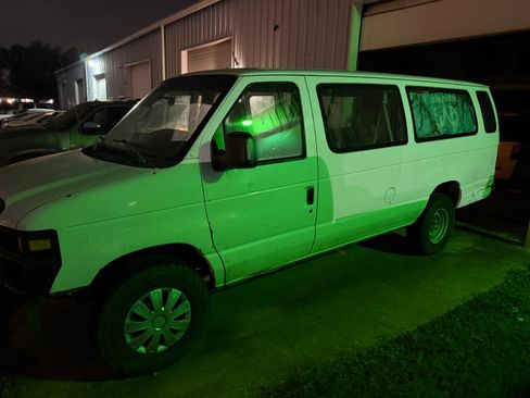 Used 2011 Ford E-350 and Econoline 350 XL w/ PWR Windows & Locks Group image 16