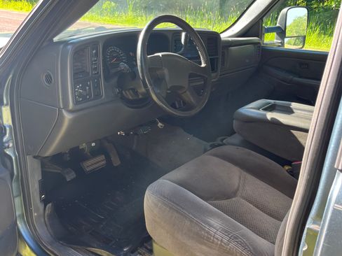 Used 2006 Chevrolet Silverado 2500 LT AWD/4WD image 18