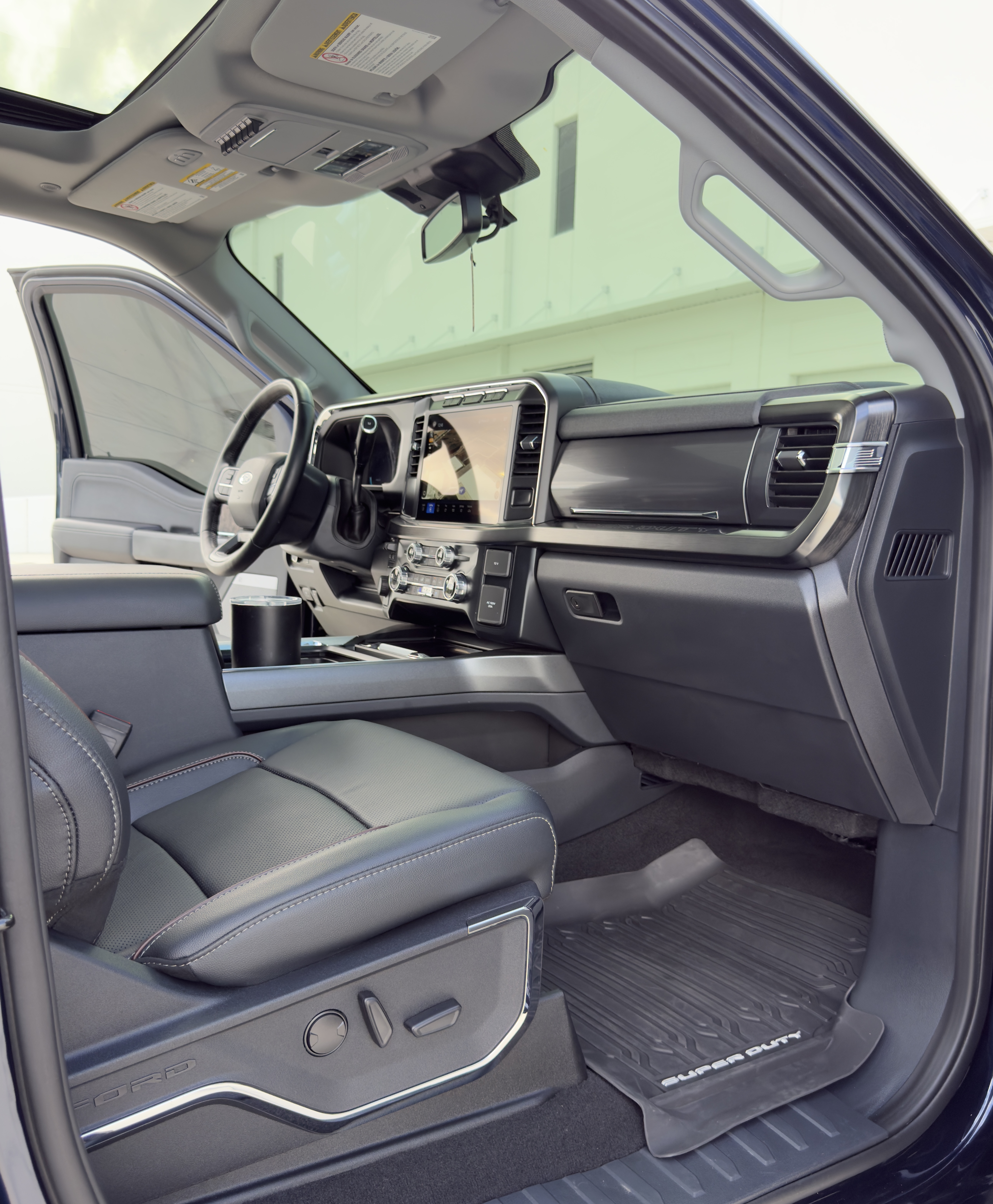 Used 2023 Ford F250 Lariat w/ Sport Appearance Package AWD/4WD image 17