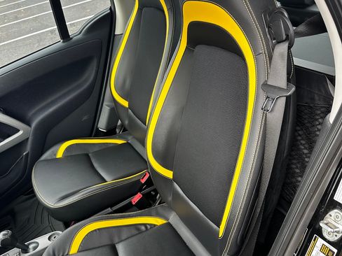 Used 2013 smart fortwo passion image 14