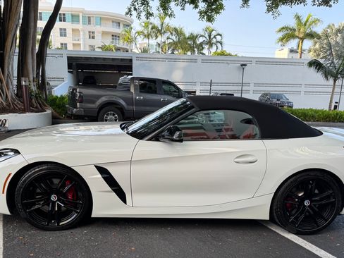 Used 2022 BMW Z4 M40i w/ Premium Package RWD image 2