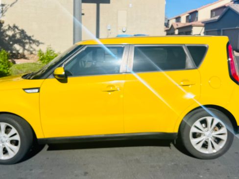 Used 2015 Kia Soul + FWD image 1