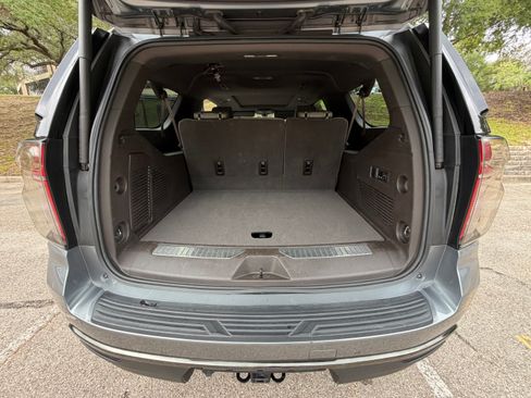 Used 2022 Chevrolet Suburban Z71 w/ Luxury Package AWD/4WD image 9