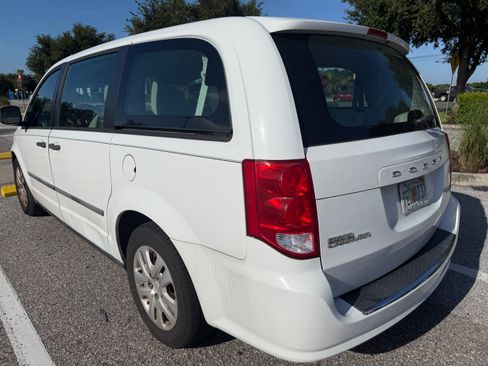 Used 2014 Dodge Grand Caravan American Value Package w/ UConnect Hands-Free Group FWD image 5