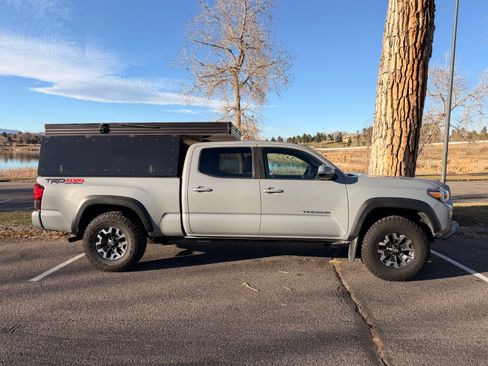 Used 2019 Toyota Tacoma TRD Off-Road image 2