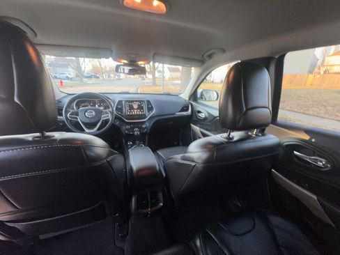 Used 2017 Jeep Cherokee Limited image 14