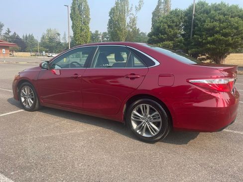Used 2015 Toyota Camry SE FWD image 5