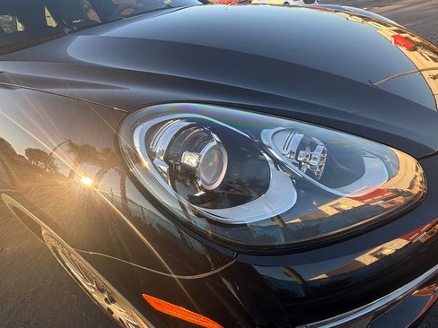 Used 2015 Porsche Cayenne S image 17