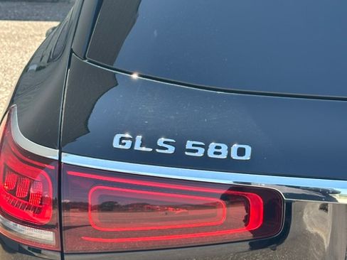 Used 2021 Mercedes-Benz GLS 580 4MATIC image 4