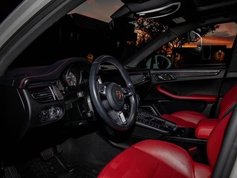 Used 2021 Porsche Macan GTS image 11