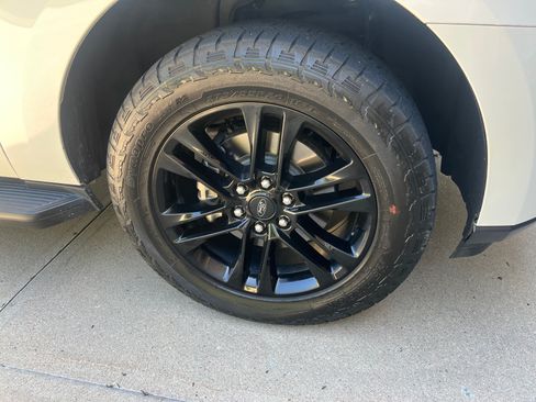 Used 2024 Ford Expedition XLT AWD/4WD image 17