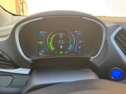 Used 2017 Chevrolet Volt LT w/ Comfort Package image 6