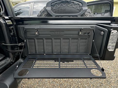 Used 2018 Jeep Wrangler Sport image 9