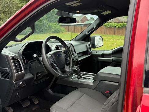 Used 2015 Ford F150 XLT w/ Equipment Group 302A Luxury AWD/4WD image 8