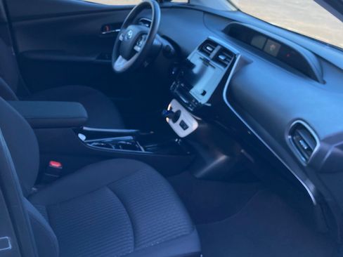 Used 2018 Toyota Prius Three image 16