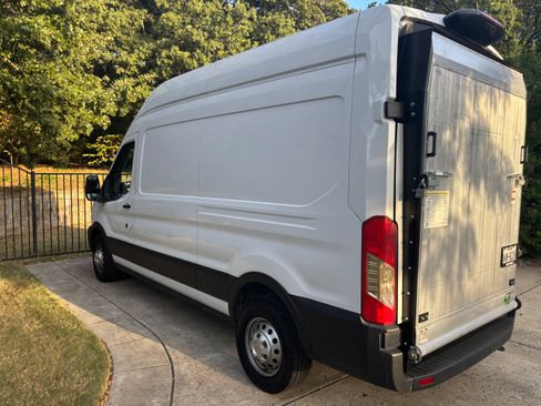 Used 2022 Ford Transit 250 148 High Roof AWD image 4