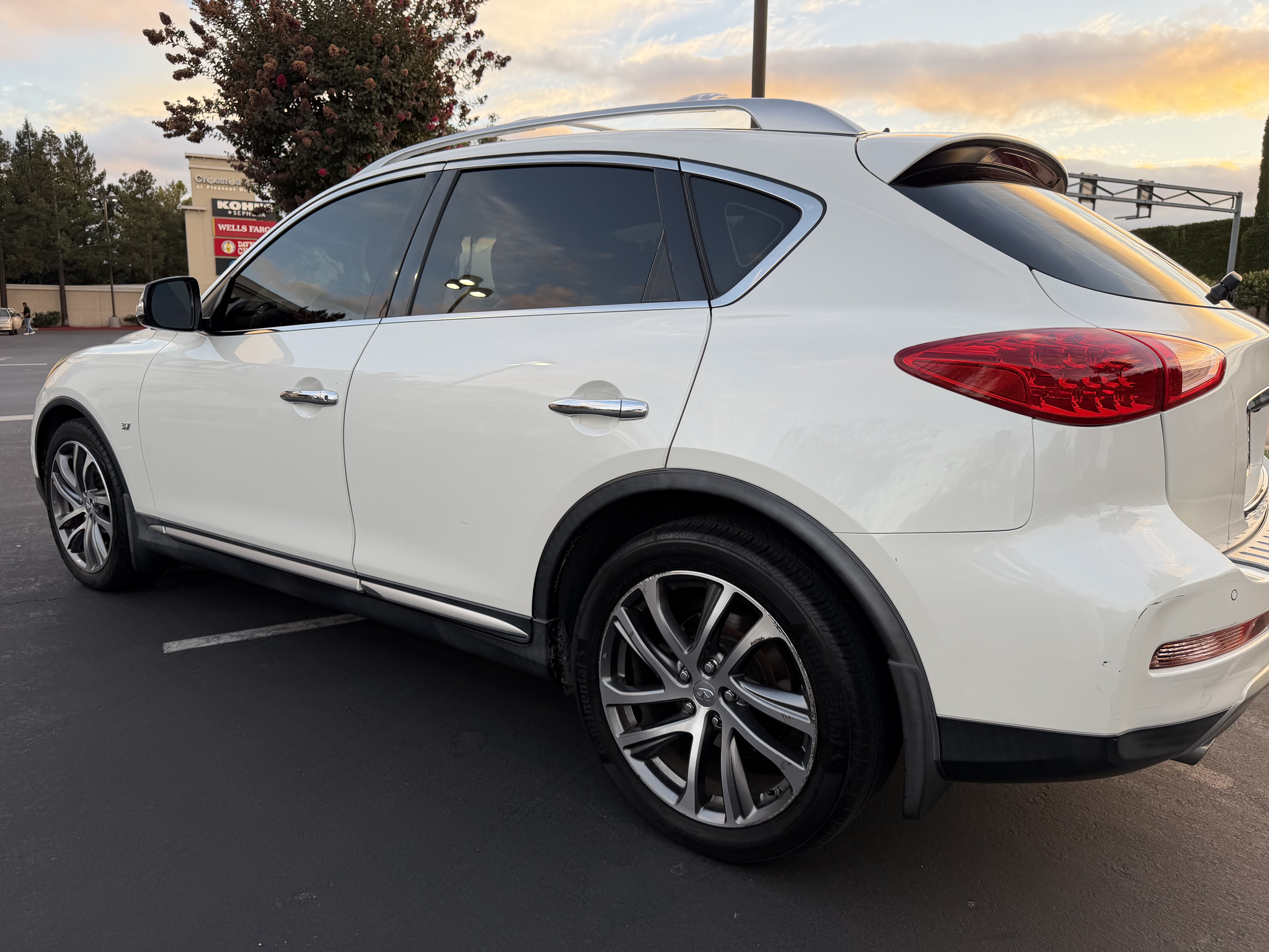 Used 2017 INFINITI QX50 2WD w/ Premium Plus Package image 13