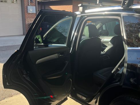 Used 2017 Audi Q5 2.0T Premium Plus w/ Technology Package image 19