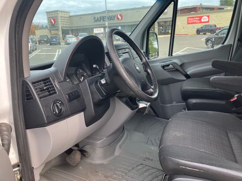 Used 2014 Freightliner Sprinter 2500 image 8