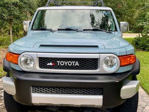 Used 2013 Toyota FJ Cruiser 4WD image 2