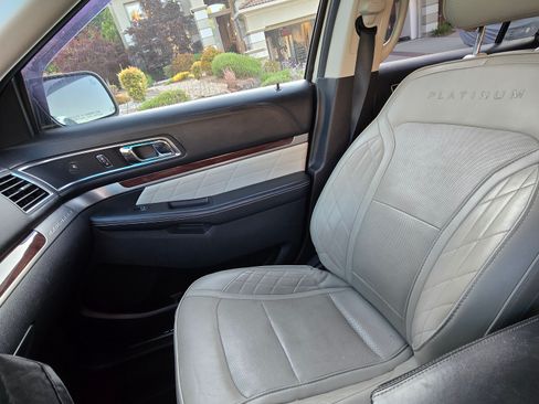 Used 2017 Ford Explorer Platinum image 17