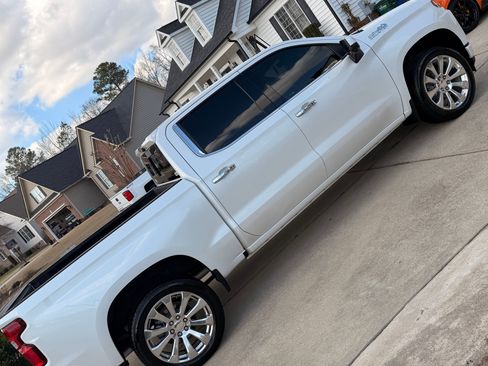 Used 2021 Chevrolet Silverado 1500 High Country w/ Technology Package image 6