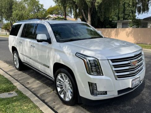 Used 2018 Cadillac Escalade ESV Platinum image 1