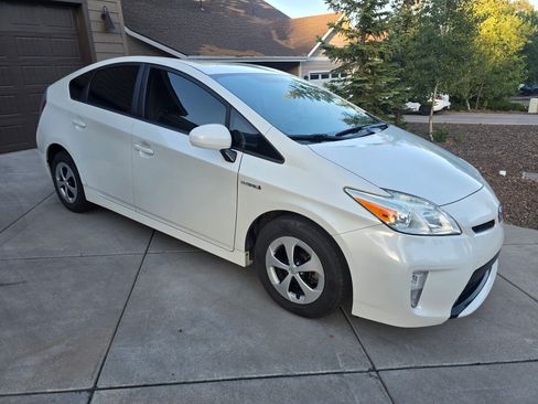 Used 2015 Toyota Prius Three FWD image 10